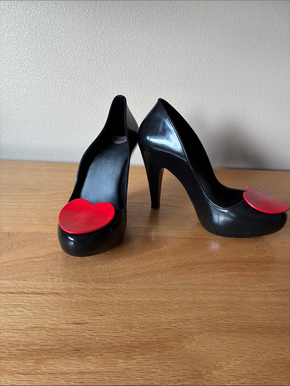 MEL DREAMED BY MELISSA Black/red heart jelly heels